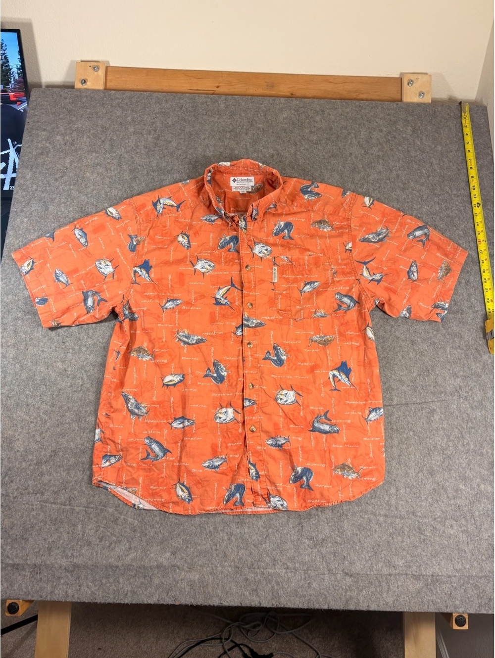 Vintage Columbia Mens XL Button Down Shirt Short Sleeve Orange Ocean Fish Print